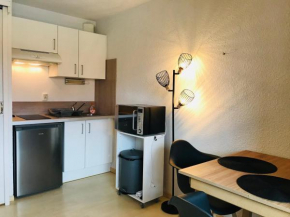 Studio Cabine à 400m Plage avec Piscine, Parking Privé, Proche Commerces à Argelès-sur-Mer - FR-1-776-16